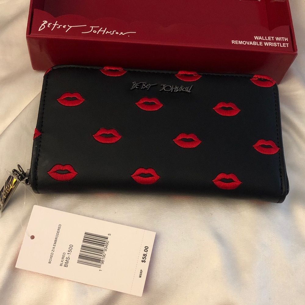 Betsey Johnson Black ZA Wallet Red Embroidered Lips + Wrist Strap NWT & Box